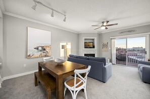 Televisión de pantalla plana, chimenea