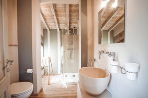 Shower, hair dryer, bidet, towels - Elegant Villa in Figline, near the Mall,A/C,Sauna,saltwater heatable pool,sl 18 (Toscana)