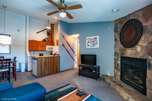 Cheminée, lecteur de DVD