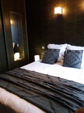 1 bedroom, iron/ironing board, travel cot, free WiFi