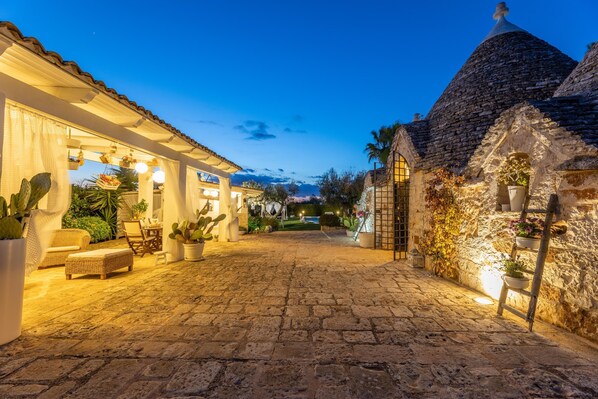 Terrace/patio - Trulli Delle Grotte - Castellana... (Castellana grotte)