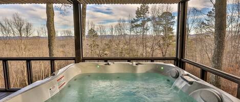 Outdoor spa tub