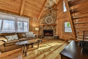 Chimenea y reproductor de DVD 