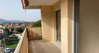 Air-conditioned apartment in residence with swimming pool and private port