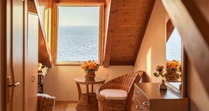Sea view apartment in the Old town with balcony