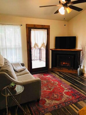 TV, fireplace