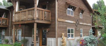 Rustic, modern, and cozy condo located in central Missoula on the Milwaukee Path bike trail.