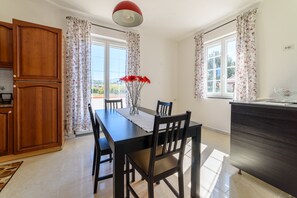 Dining - Comfortable villa with private swimming pool (Marina di Ascea)