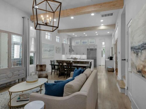 PRIVATE BEACH ACCESS-2 Minute Walk-Stunning South Side Retreat-Courtyard/Pool