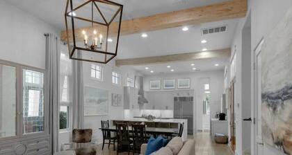 PRIVATE BEACH ACCESS-2 Minute Walk-Stunning South Side Retreat-Courtyard/Pool