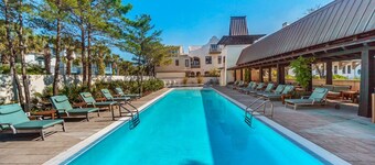 PRIVATE BEACH ACCESS-2 Minute Walk-Stunning South Side Retreat-Courtyard/Pool