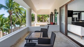 屋外ダイニングエリア