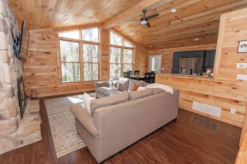 Private Cabin Overlooking Hocking Hills