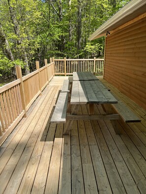 Outdoor dining - Private Cabin Overlooking Hocking Hills (Rockbridge)