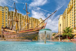 Pool - Buena Vista Resort Condo w/ Pool & Private Patio (Orlando)