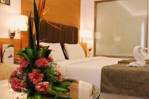 In-room safe, desk, free WiFi - Hotel Chennai Le Palace (Chennai)