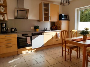 Refrigerador, microondas, parrilla de estufa y lavavajillas