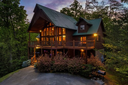 Luxury 5BR Sleeps 18!