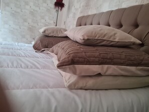 9 bedrooms, iron/ironing board, free WiFi, bed sheets - Grand Gite des Trois Mousquetaires Swimming pools and reception room. (LAAS)