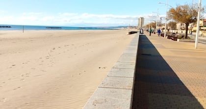 Vacation home 200 m from the beach