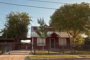 ด้านหน้าที่พัก