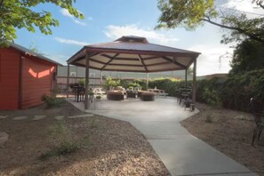 บ้านพัก (5 Bedrooms) | ลานระเบียง/นอกชาน