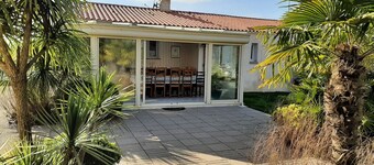 House of 125m2, including veranda. Pool. Land not overlooked. 