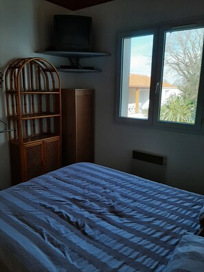 3 chambres, fer et planche à repasser, Wi-Fi, literie fournie