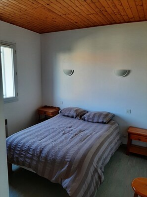 3 makuuhuonetta, silitysrauta/-lauta, Wi-Fi, vuodevaatteet