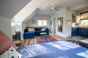 1 dormitorio, tabla de planchar con plancha, wifi gratis y ropa de cama