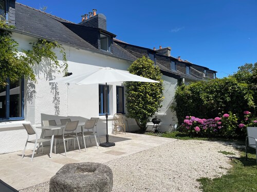 Bright, comfortable villa - private heated pool 300m from the beach