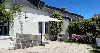 Bright, comfortable villa - private heated pool 300m from the beach