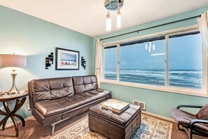 TV, offices - Stunning Beachfront Suite - Sleeps 6 - Second Floor - Pool and Sauna! (Lincoln City)