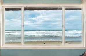 Interior - Stunning Beachfront Suite - Sleeps 6 - Second Floor - Pool and Sauna! (Lincoln City)