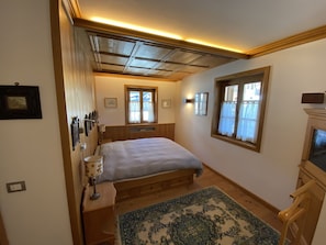 3 slaapkamers, een strijkplank/strijkijzer, reisbedje, wifi