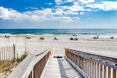 Sunny, Gulf-front beach condo with central AC & a pool