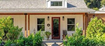 Chic and Cozy: 'Le Coop' in the Heart of Paso