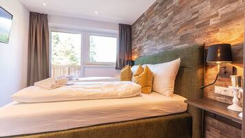 2 bedrooms, iron/ironing board, travel cot, free WiFi