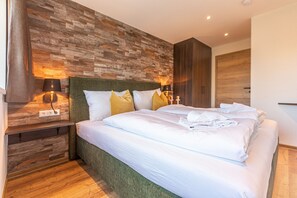 2 bedrooms, iron/ironing board, travel cot, free WiFi