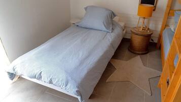 2 slaapkamers, een strijkplank/strijkijzer, reisbedje, wifi