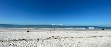 Una spiaggia nelle vicinanze