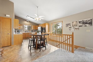 Fridge, microwave, oven, stovetop - In the Trees, Close to Town! (Rapid City)