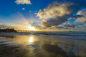 Beach nearby, sun-loungers, beach towels