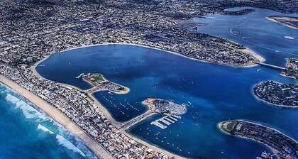 Luxury Top Floor, 2 Bed #11 - 167 Steps to Mission Beach and Boardwalk.