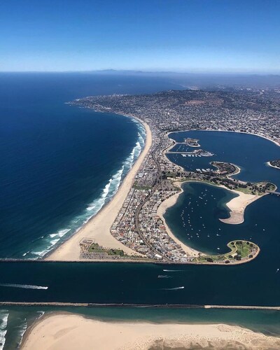 Luxury Top Floor, 2 Bed #11 - 167 Steps to Mission Beach and Boardwalk. 