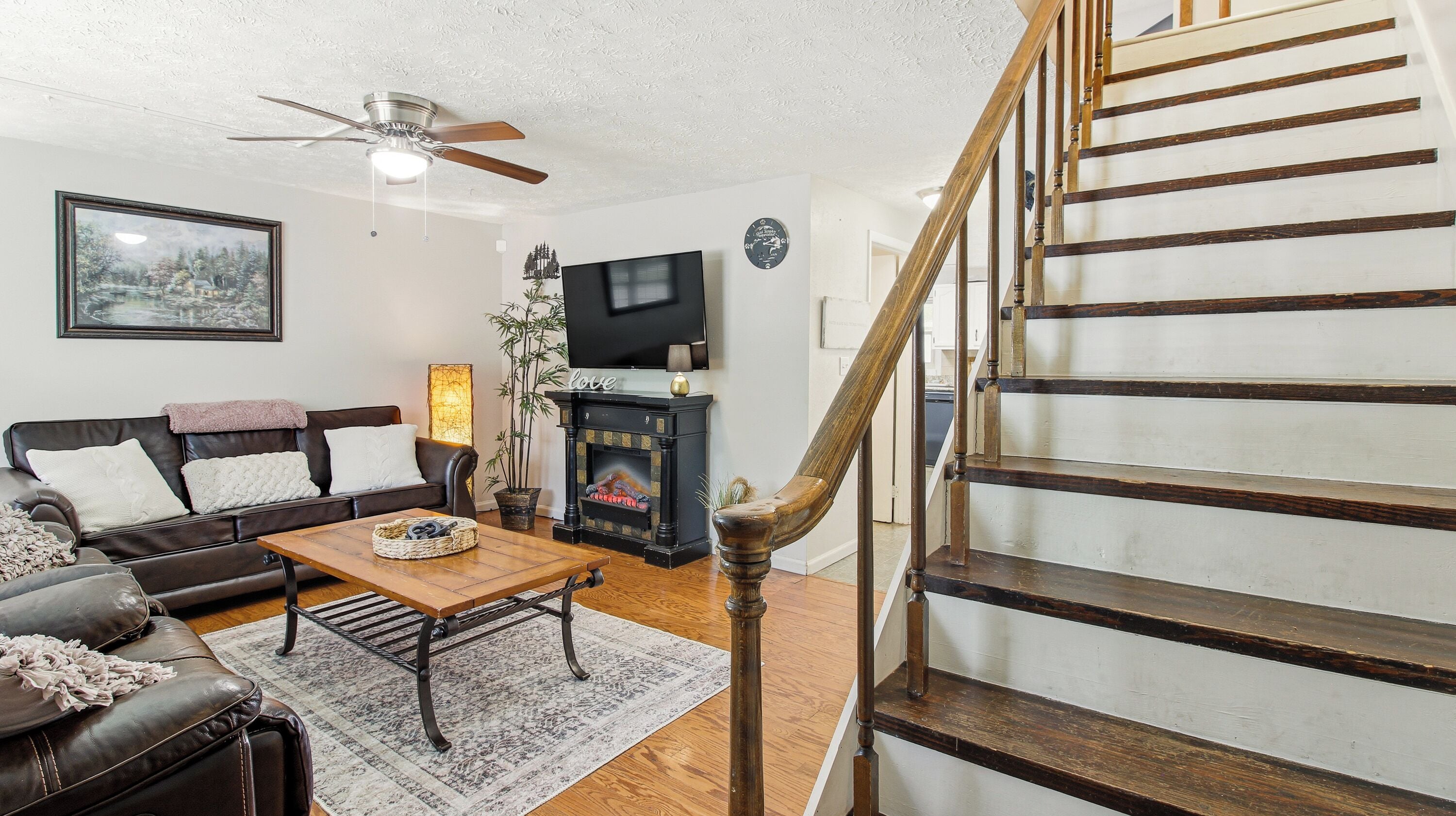 Smart TV, fireplace