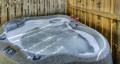 Daniel's Little Bear Hot Tub Hideaway