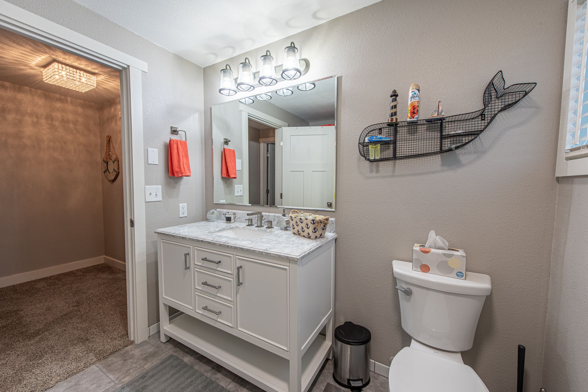 淋浴设施、吹风机、毛巾、卫生纸