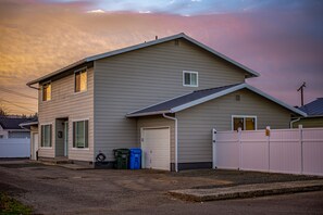 Exterior - The Salty Duplex (Right Side) (Reedsport)