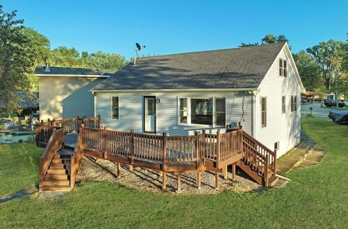 Chain O' Lakes Waterfront Getaway Home